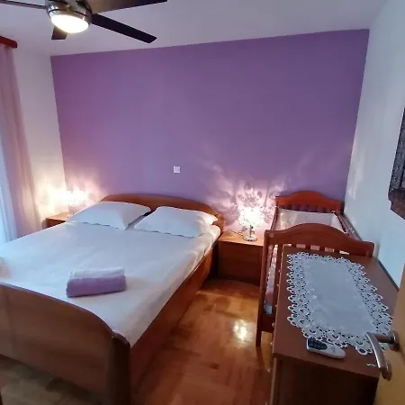 Ferienhaus Roncevic Апартаменты Ясенице