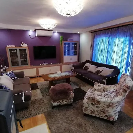 Ferienhaus Roncevic Апартаменты Ясенице
