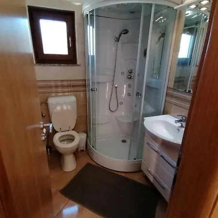 Ferienhaus Roncevic Апартаменты *