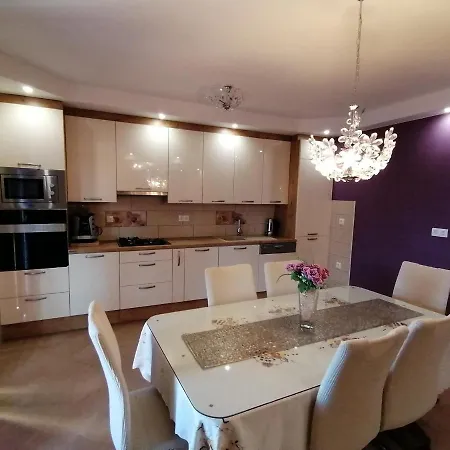 Ferienhaus Roncevic * Ясенице